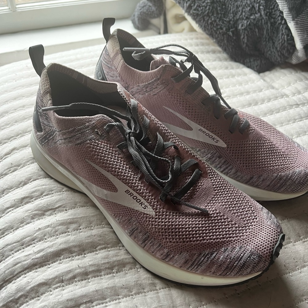 Brooks Levitate 4.0 running shoes